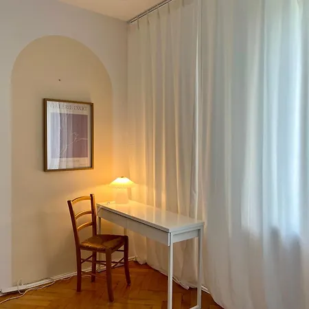 Duze, Sloneczne I Spokojne Dwupokojowe Mieszkanie W Centrum Miasta